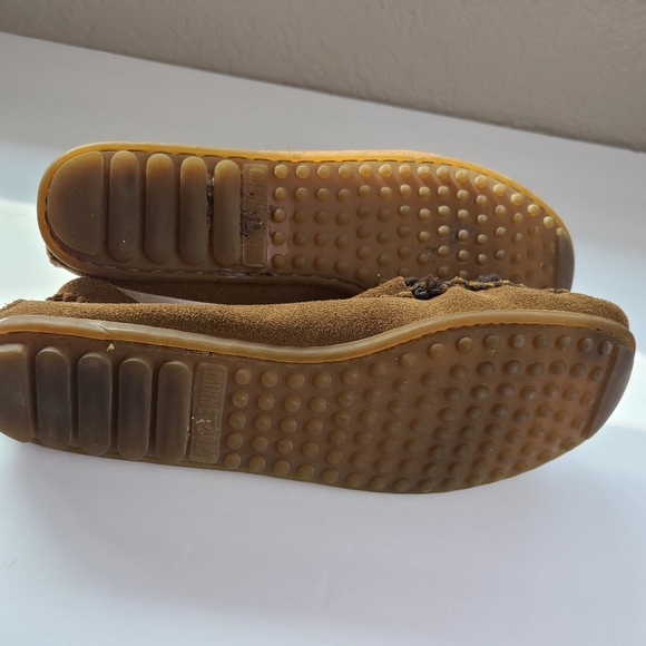 Minnetonka top tied suede moccasins - Picture 7 of 7